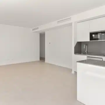 Bright Top-Floor 4-Bedroom Apartment with Sea Views and an Exceptional L-Shaped Terrace in Acqua Gardens Estepona Picture 14