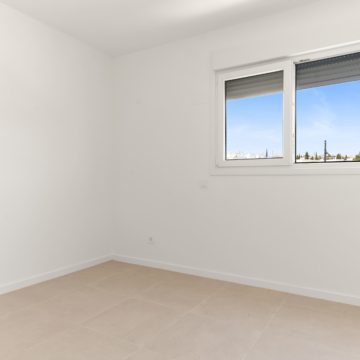 Bright Top-Floor 4-Bedroom Apartment with Sea Views and an Exceptional L-Shaped Terrace in Acqua Gardens Estepona Picture 26