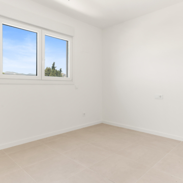 Bright Top-Floor 4-Bedroom Apartment with Sea Views and an Exceptional L-Shaped Terrace in Acqua Gardens Estepona Picture 18