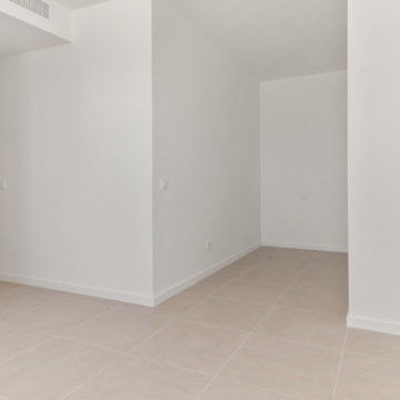 Bright Top-Floor 4-Bedroom Apartment with Sea Views and an Exceptional L-Shaped Terrace in Acqua Gardens Estepona Picture 20