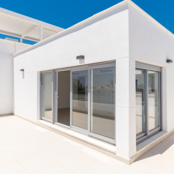 Bright Top-Floor 4-Bedroom Apartment with Sea Views and an Exceptional L-Shaped Terrace in Acqua Gardens Estepona Picture 9
