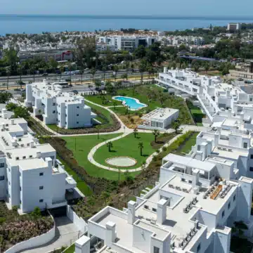 Bright Top-Floor 4-Bedroom Apartment with Sea Views and an Exceptional L-Shaped Terrace in Acqua Gardens Estepona Picture 29