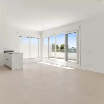 Bright Top-Floor 4-Bedroom Apartment with Sea Views and an Exceptional L-Shaped Terrace in Acqua Gardens Estepona Picture 11
