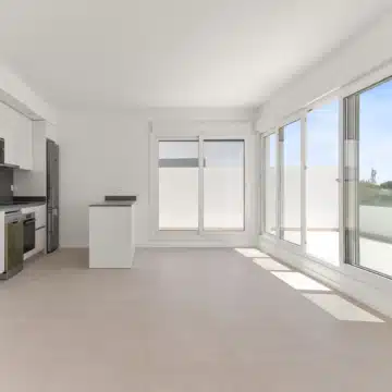 Bright Top-Floor 4-Bedroom Apartment with Sea Views and an Exceptional L-Shaped Terrace in Acqua Gardens Estepona Picture 12