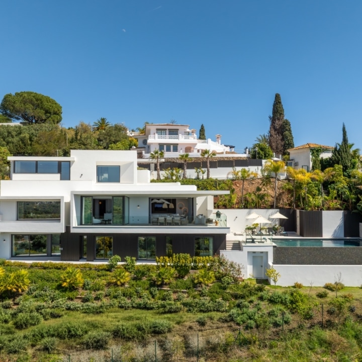 Newly built south facing villa with sweeping sea and mountains views in El Rosario, Marbella East Picture