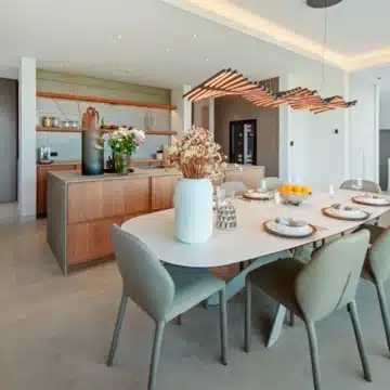 Newly built south facing villa with sweeping sea and mountains views in El Rosario, Marbella East Picture 8