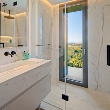Newly built south facing villa with sweeping sea and mountains views in El Rosario, Marbella East Picture 19