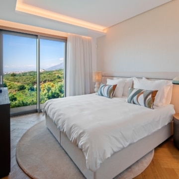 Newly built south facing villa with sweeping sea and mountains views in El Rosario, Marbella East Picture 20