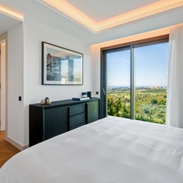 Newly built south facing villa with sweeping sea and mountains views in El Rosario, Marbella East Picture 21