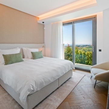 Newly built south facing villa with sweeping sea and mountains views in El Rosario, Marbella East Picture 24