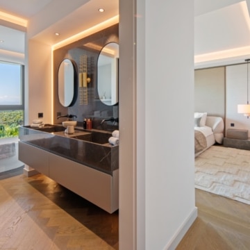 Newly built south facing villa with sweeping sea and mountains views in El Rosario, Marbella East Picture 25