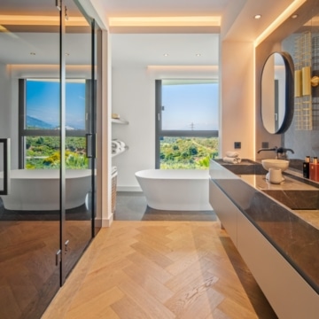Newly built south facing villa with sweeping sea and mountains views in El Rosario, Marbella East Picture 28