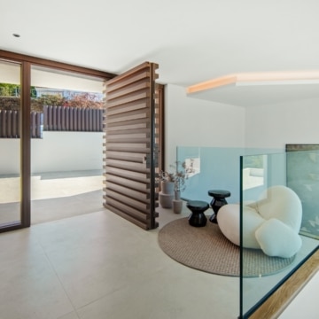 Newly built south facing villa with sweeping sea and mountains views in El Rosario, Marbella East Picture 10