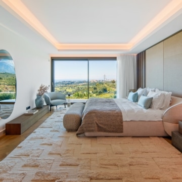 Newly built south facing villa with sweeping sea and mountains views in El Rosario, Marbella East Picture 30