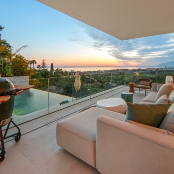 Newly built south facing villa with sweeping sea and mountains views in El Rosario, Marbella East Picture 37