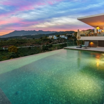 Newly built south facing villa with sweeping sea and mountains views in El Rosario, Marbella East Picture 38