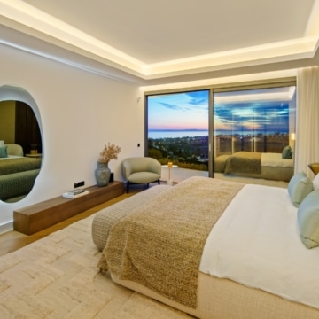 Newly built south facing villa with sweeping sea and mountains views in El Rosario, Marbella East Picture 39