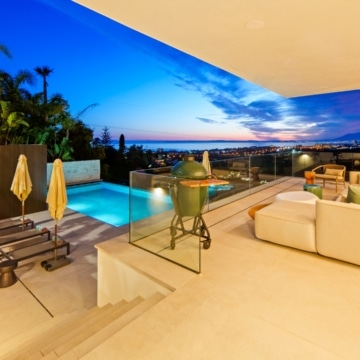 Newly built south facing villa with sweeping sea and mountains views in El Rosario, Marbella East Picture 41