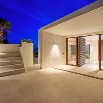 Newly built south facing villa with sweeping sea and mountains views in El Rosario, Marbella East Picture 42