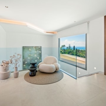 Newly built south facing villa with sweeping sea and mountains views in El Rosario, Marbella East Picture 12
