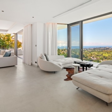 Newly built south facing villa with sweeping sea and mountains views in El Rosario, Marbella East Picture 15