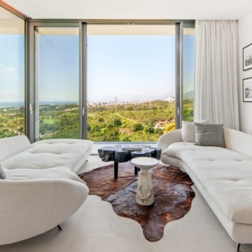 Newly built south facing villa with sweeping sea and mountains views in El Rosario, Marbella East Picture 16