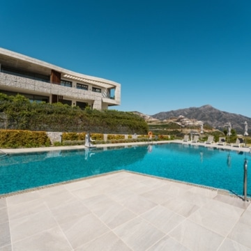 Duplex penthouse with open views of the sea and golf course in Real de La Quinta, Benahavís Picture 20