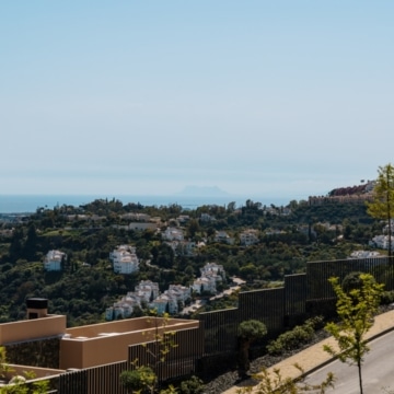 Duplex penthouse with open views of the sea and golf course in Real de La Quinta, Benahavís Picture 24