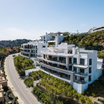 Duplex penthouse with open views of the sea and golf course in Real de La Quinta, Benahavís Picture 26