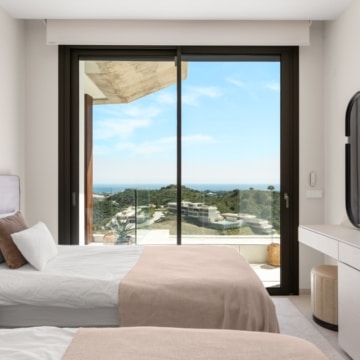 Duplex penthouse with open views of the sea and golf course in Real de La Quinta, Benahavís Picture 36
