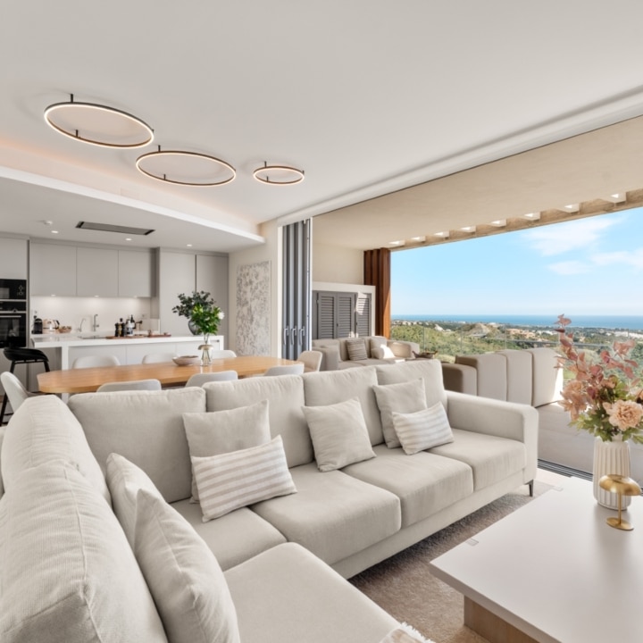 Duplex penthouse with open views of the sea and golf course in Real de La Quinta, Benahavís Picture