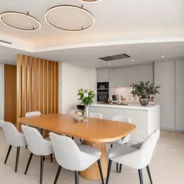 Duplex penthouse with open views of the sea and golf course in Real de La Quinta, Benahavís Picture 3
