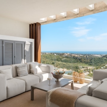 Duplex penthouse with open views of the sea and golf course in Real de La Quinta, Benahavís Picture 44