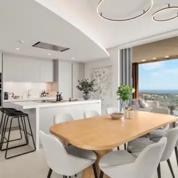 Duplex penthouse with open views of the sea and golf course in Real de La Quinta, Benahavís Picture 8