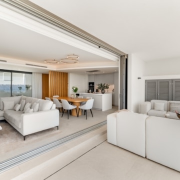 Duplex penthouse with open views of the sea and golf course in Real de La Quinta, Benahavís Picture 47