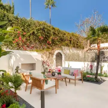 Luxury newly renovated villa with stunning sea views in Sierra Blanca, Marbella Picture 2