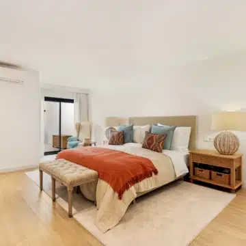 Luxury newly renovated villa with stunning sea views in Sierra Blanca, Marbella Picture 3