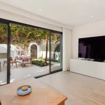 Luxury newly renovated villa with stunning sea views in Sierra Blanca, Marbella Picture 18