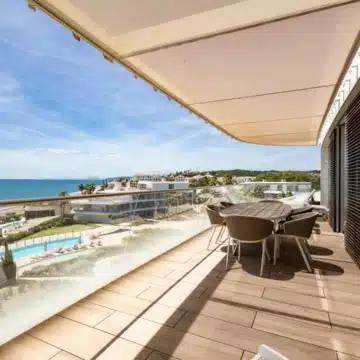 Spectacular 3-bedroom frontline beach apartment within the exclusive The Edge development, Estepona Picture 3