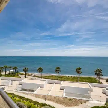 Spectacular 3-bedroom frontline beach apartment within the exclusive The Edge development, Estepona Picture 13