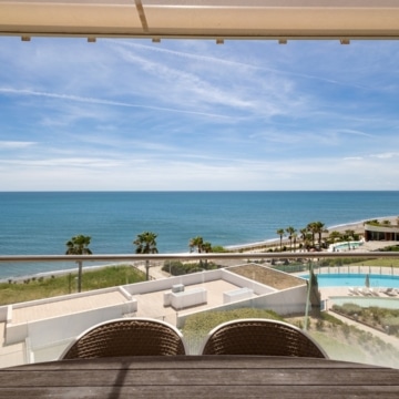 Spectacular 3-bedroom frontline beach apartment within the exclusive The Edge development, Estepona Picture 20