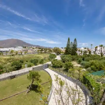 Spectacular 3-bedroom frontline beach apartment within the exclusive The Edge development, Estepona Picture 2
