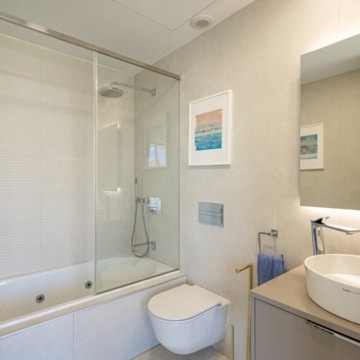 Spectacular 3-bedroom frontline beach apartment within the exclusive The Edge development, Estepona Picture 43