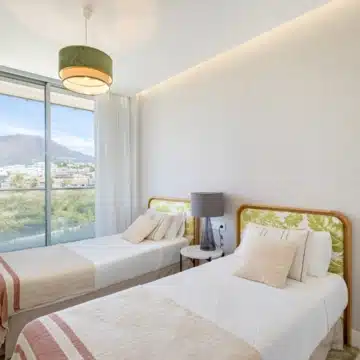 Spectacular 3-bedroom frontline beach apartment within the exclusive The Edge development, Estepona Picture 5