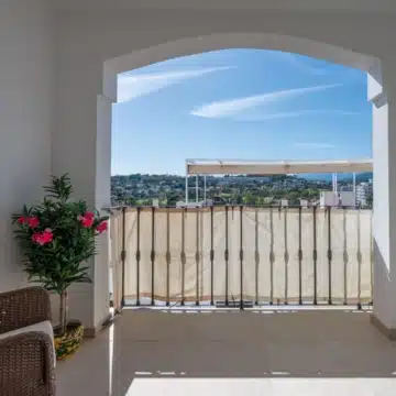 Three bedroom townhouse with rooftop terrace and panoramic views in Aloha Pueblo, Nueva Andalucía Picture 12