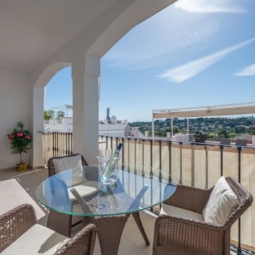 Three bedroom townhouse with rooftop terrace and panoramic views in Aloha Pueblo, Nueva Andalucía Picture 13