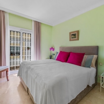 Three bedroom townhouse with rooftop terrace and panoramic views in Aloha Pueblo, Nueva Andalucía Picture 19