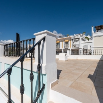 Three bedroom townhouse with rooftop terrace and panoramic views in Aloha Pueblo, Nueva Andalucía Picture 30