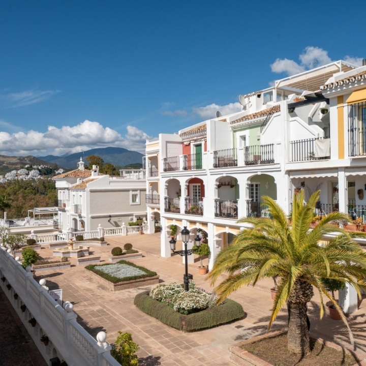 Three bedroom townhouse with rooftop terrace and panoramic views in Aloha Pueblo, Nueva Andalucía Picture