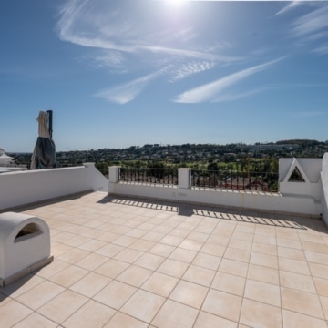 Three bedroom townhouse with rooftop terrace and panoramic views in Aloha Pueblo, Nueva Andalucía Picture 33